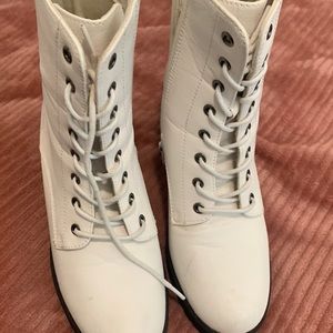 White boots size 6